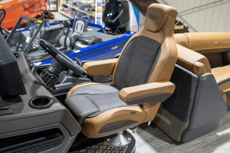 Slide: The Image of Bennington 24M FASTBACK 2026 - 11