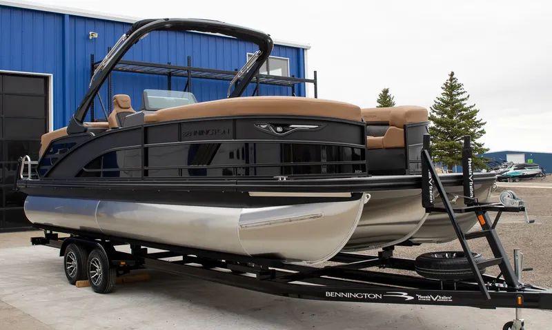 Slide: The Image of Bennington 24M FASTBACK 2026 - 4