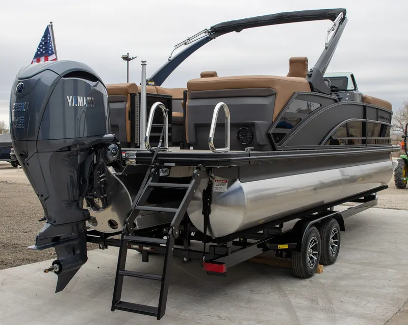 Slide: The Image of Bennington 24M FASTBACK 2026 - 5