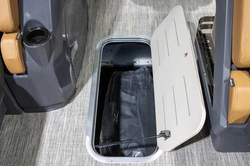 Slide: The Image of Bennington 24M FASTBACK 2026 - 7