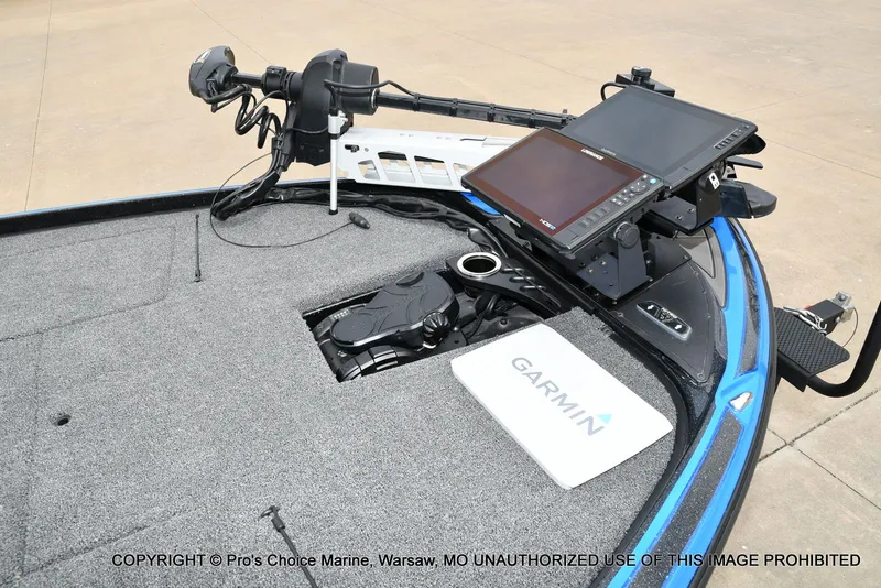 Slide: The Image of Nitro Z20 Pro 2023 boat with Garmin technology and control system. - 3