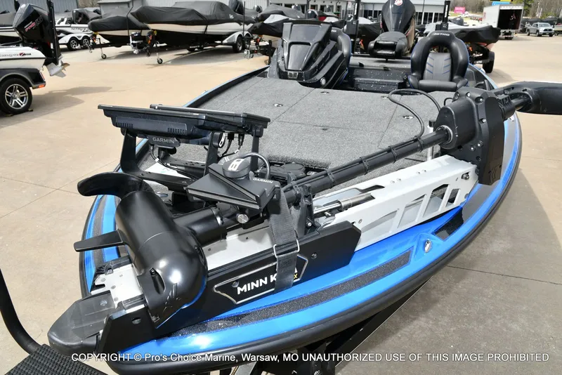 Slide: The Image of 2023 Nitro Z20 Pro boat with Minn Kota trolling motor. - 33