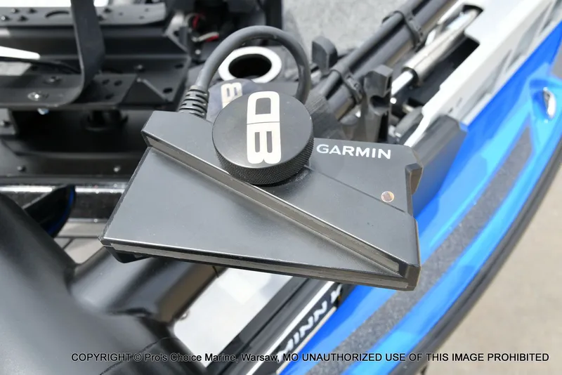 Slide: The Image of Garmin device on Nitro Z20 Pro boat, 2023 model. - 4
