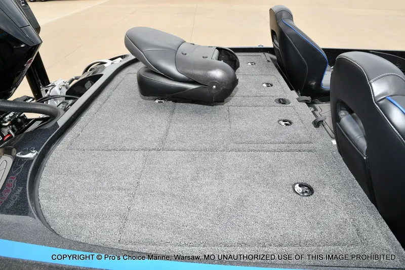 Slide: The Image of Interior of 2023 Nitro Z20 Pro with gray carpet flooring. - 41