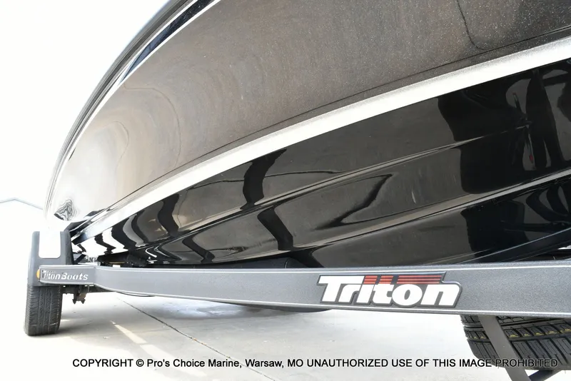 Slide: The Image of Triton 21XP boat 2025 on trailer, side view. - 33