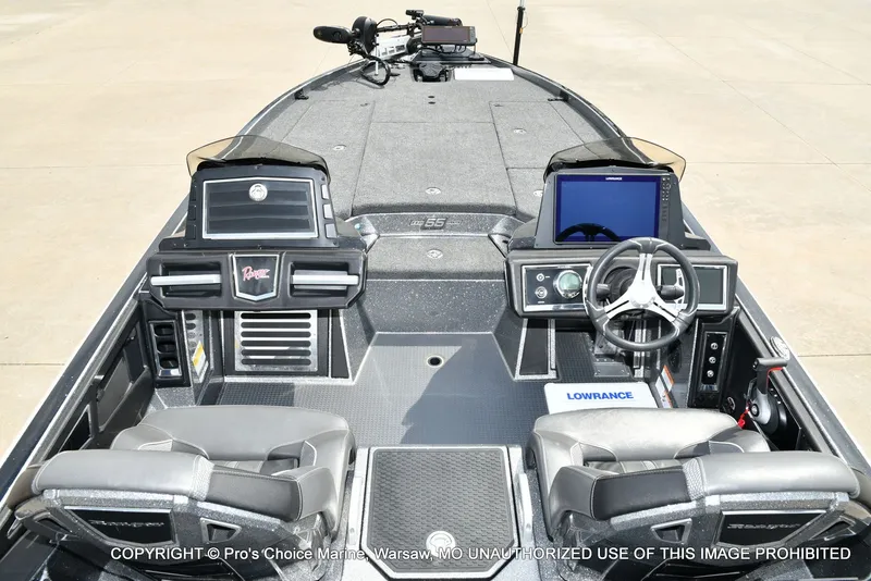 Slide: The Image of Interior view of 2023 Ranger Z521R Cup boat. - 10