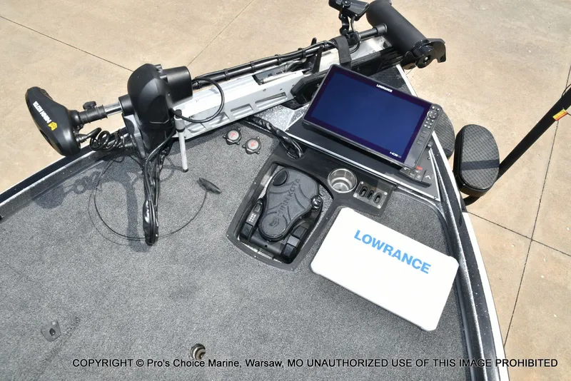 Slide: The Image of 2023 Ranger Z521R Cup boat with Lowrance electronics. - 13