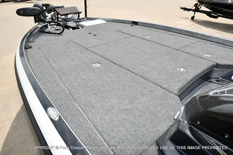 Slide: The Image of 2023 Ranger Z521R Cup boat with gray deck. - 18
