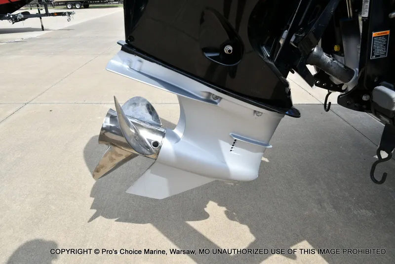 Slide: The Image of 2023 Ranger Z521R Cup boat motor with propeller. - 24