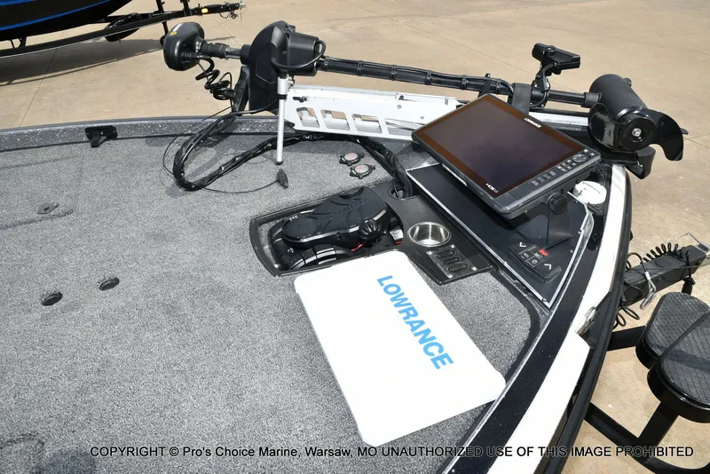 Slide: The Image of 2023 Ranger Z521R Cup boat with Lowrance electronics. - 3