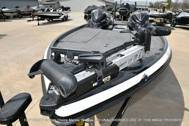 Slide: The Image of 2023 Ranger Z521R Cup boat with Minn Kota Ultrex motor. - 33