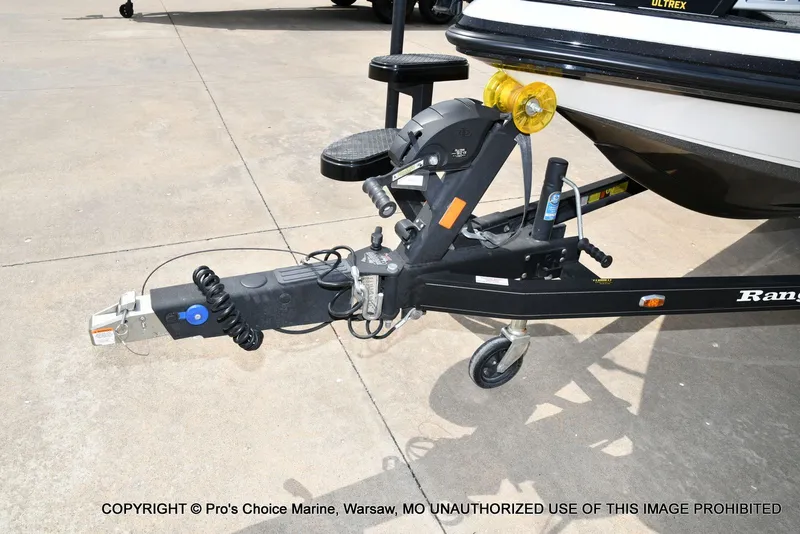 Slide: The Image of Trailer of a 2023 Ranger Z521R Cup boat. - 34