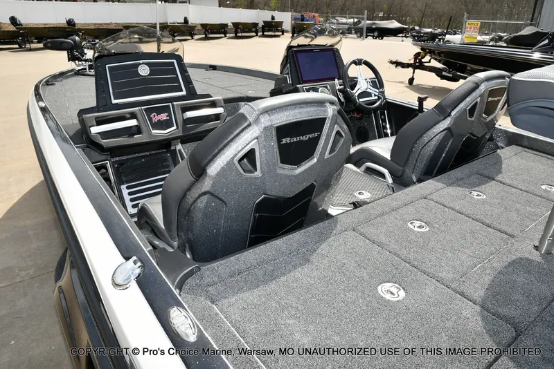 Slide: The Image of Interior view of 2023 Ranger Z521R Cup boat. - 46