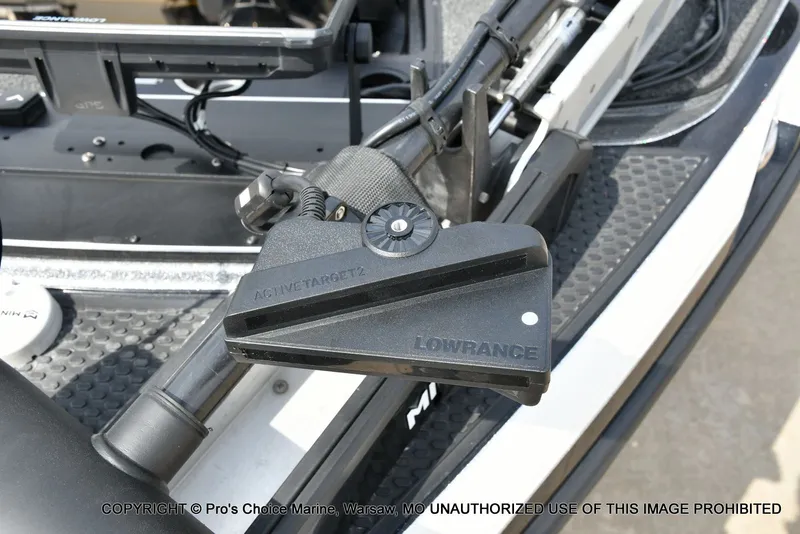 Slide: The Image of Lowrance ActiveTarget2 on Ranger Z521R boat, 2023 model. - 5