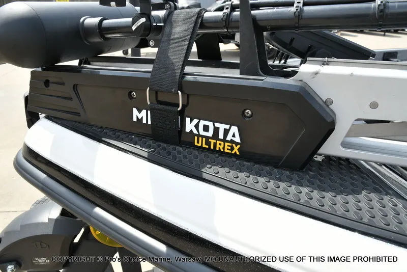Slide: The Image of Minn Kota Ultrex on Ranger Z521R Cup boat, 2023 model. - 6