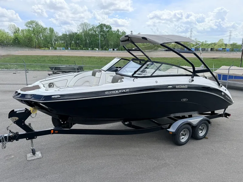 The Image of Yamaha 242 Limited S 2014 - 1