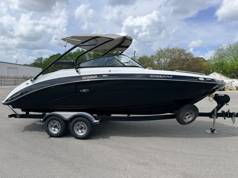 Slide: The Image of Yamaha 242 Limited S 2014 - 16