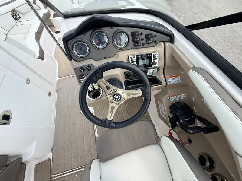 Slide: The Image of Yamaha 242 Limited S 2014 - 3