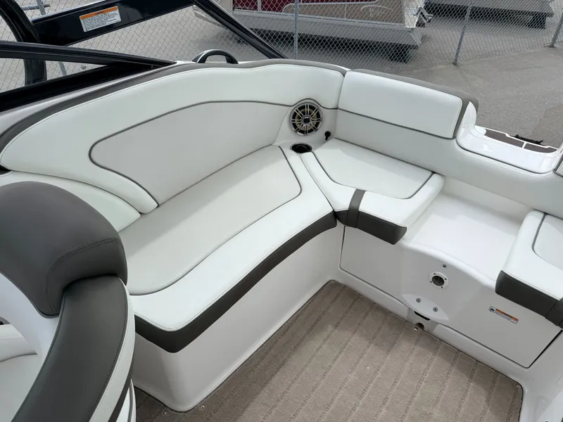 Slide: The Image of Yamaha 242 Limited S 2014 - 9