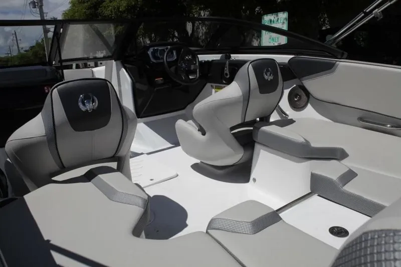 Slide: The Image of Scarab 195 SE 2026 - 2