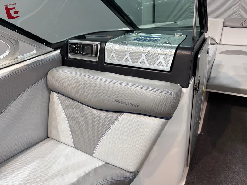 Slide: The Image of MasterCraft X46 2016 - 13