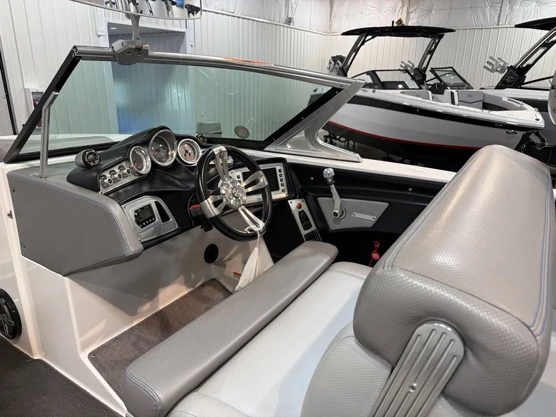 Slide: The Image of MasterCraft X46 2016 - 14