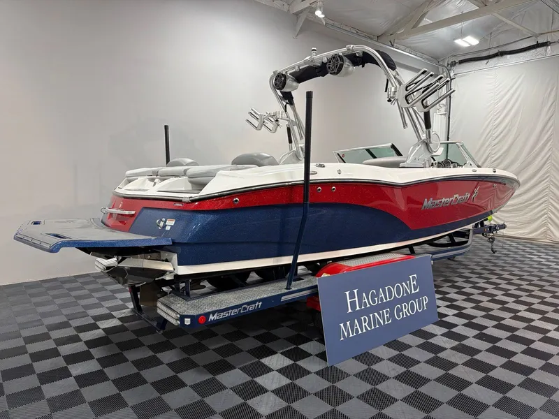 Slide: The Image of MasterCraft X46 2016 - 3