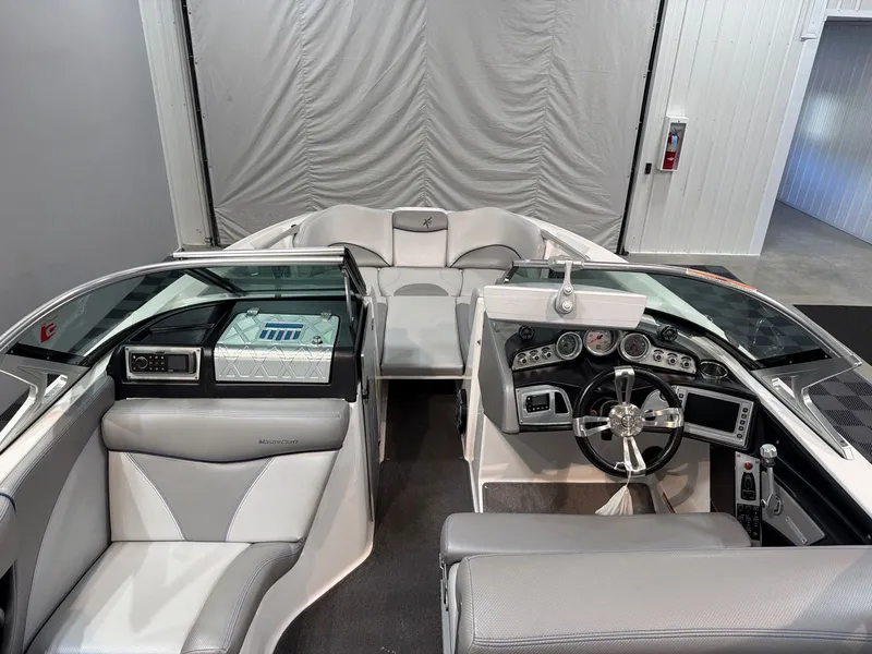 Slide: The Image of MasterCraft X46 2016 - 8