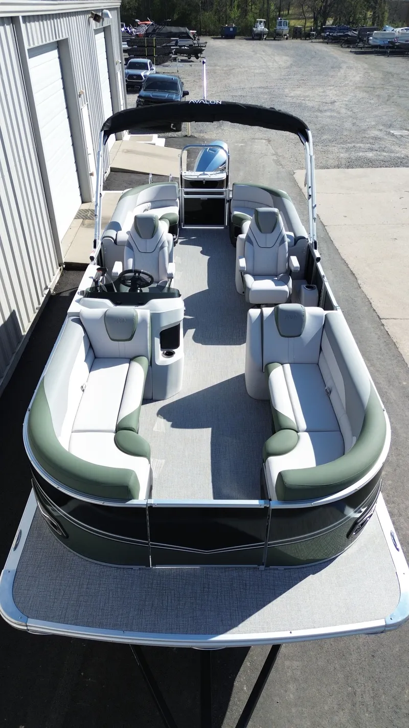 Slide: The Image of Avalon LSZ Quad Lounger 25FT 2026 - 14