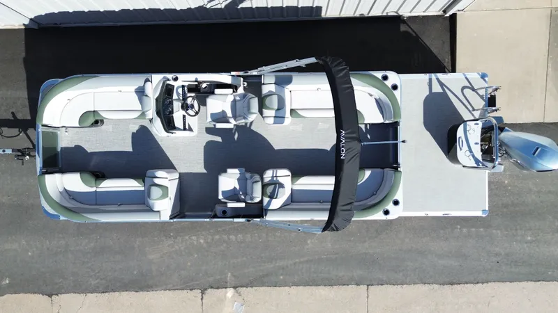 Slide: The Image of Avalon LSZ Quad Lounger 25FT 2026 - 4