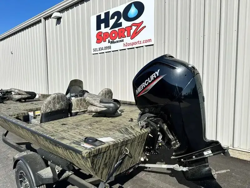 Slide: The Image of Lowe Stinger 175C 2026 - 4