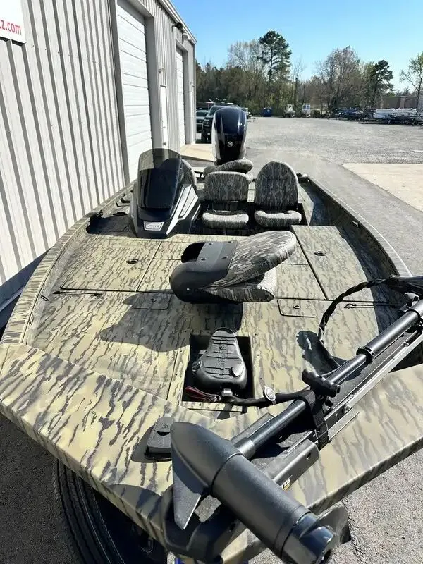 Slide: The Image of Lowe Stinger 175C 2026 - 7