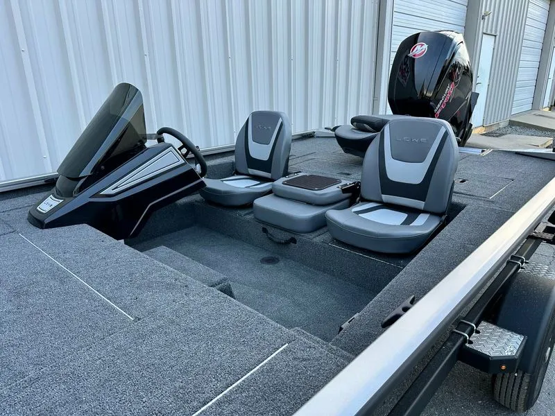 Slide: The Image of Lowe Stinger 195C 2026 - 5