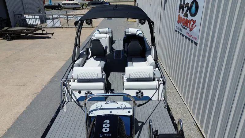 Slide: The Image of Avalon Excalibur LTD Quad Lounge 25FT 2025 - 6