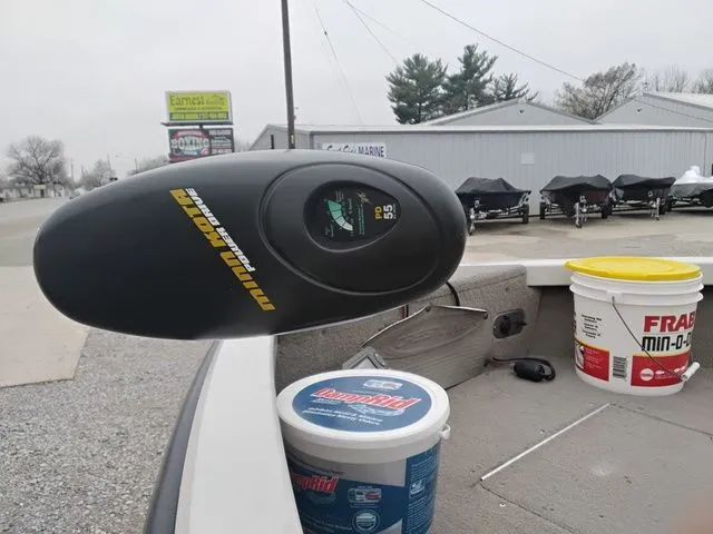 Slide: The Image of Crestliner Fish Hawk 1650 Tiller 2005 - 10