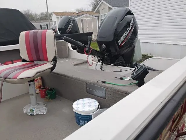 Slide: The Image of Crestliner Fish Hawk 1650 Tiller 2005 - 9