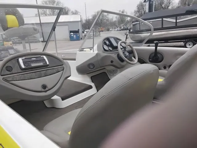 Slide: The Image of Ranger 180 Vs Reata 2005 - 3