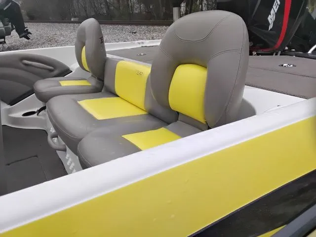 Slide: The Image of Ranger 180 Vs Reata 2005 - 5