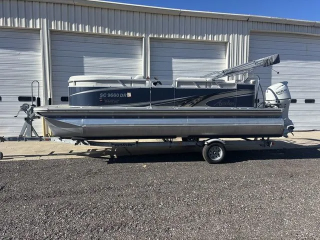 The Image of Avalon GS Cruise 21 FT 2022 - 1