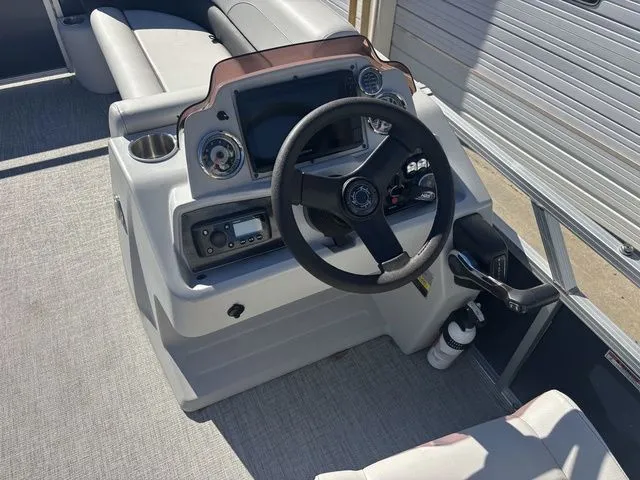 Slide: The Image of Avalon GS Cruise 21 FT 2022 - 15