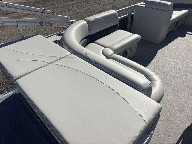 Slide: The Image of Avalon GS Cruise 21 FT 2022 - 16