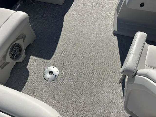 Slide: The Image of Avalon GS Cruise 21 FT 2022 - 19