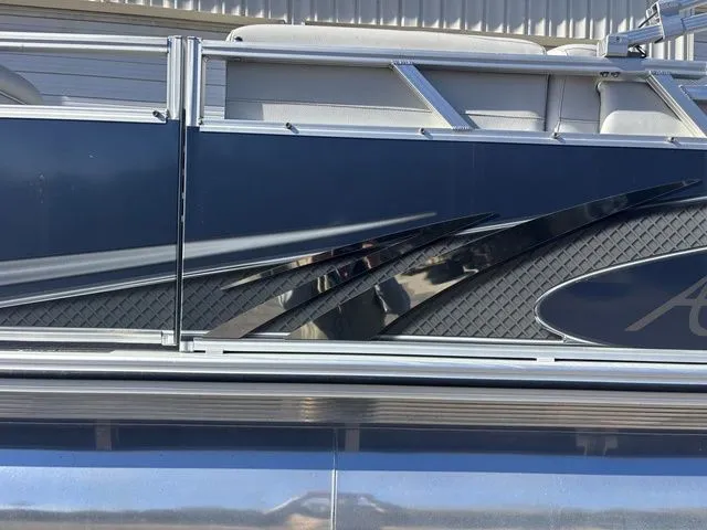 Slide: The Image of Avalon GS Cruise 21 FT 2022 - 25