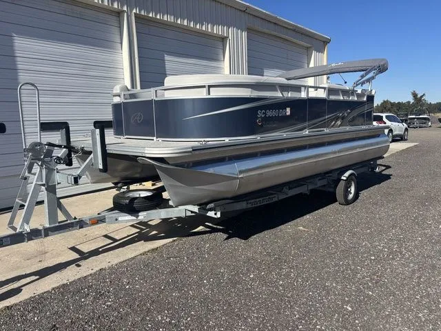 Slide: The Image of Avalon GS Cruise 21 FT 2022 - 5