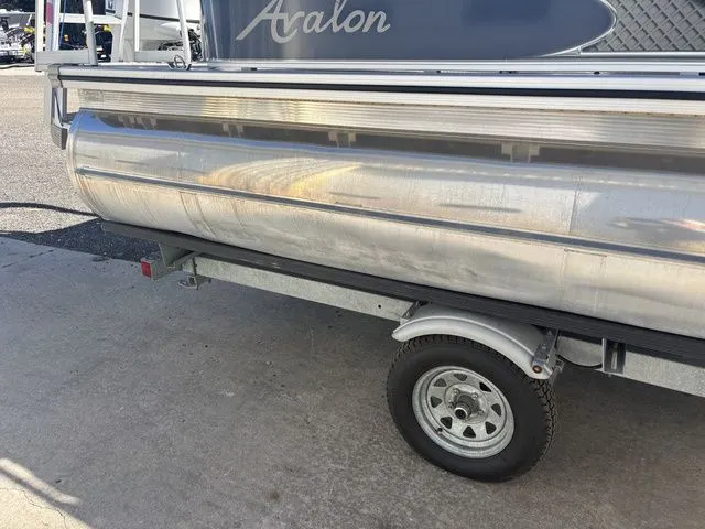 Slide: The Image of Avalon GS Cruise 21 FT 2022 - 7