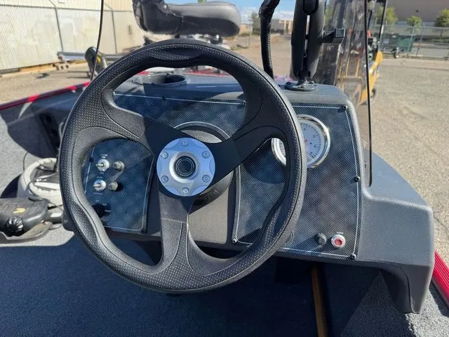 Slide: The Image of Tracker Bass Tracker Classic XL 2021 - 22