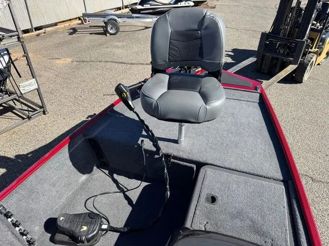 Slide: The Image of Tracker Bass Tracker Classic XL 2021 - 25