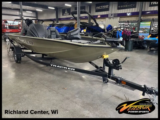 The Image of Tracker Pro Team 175 2026 - 1