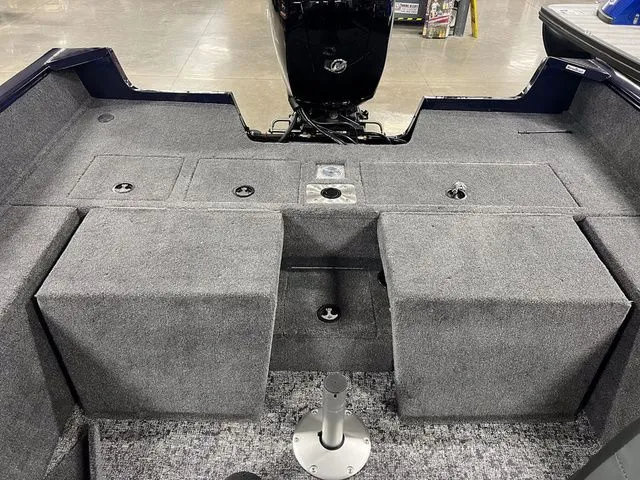 Slide: The Image of Tracker Pro Guide V-175 Combo 2026 - 11