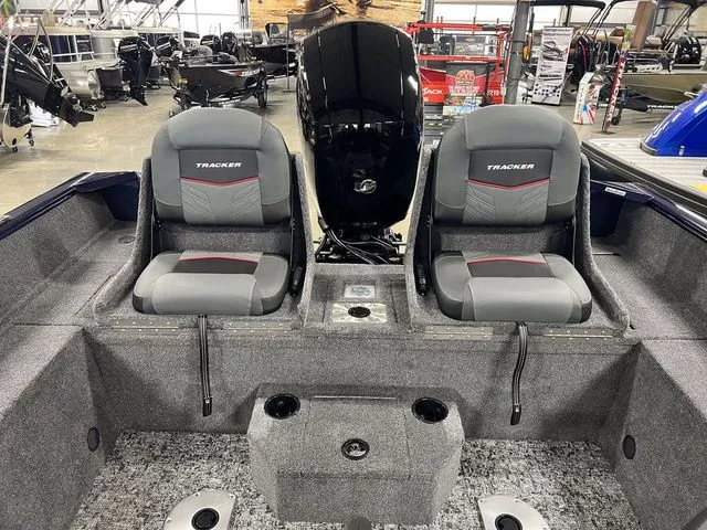 Slide: The Image of Tracker Pro Guide V-175 Combo 2026 - 12